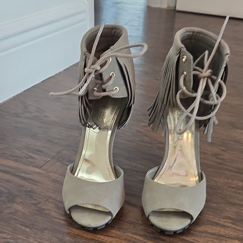 Jennifer Lopez Gray Lace-Up Heels